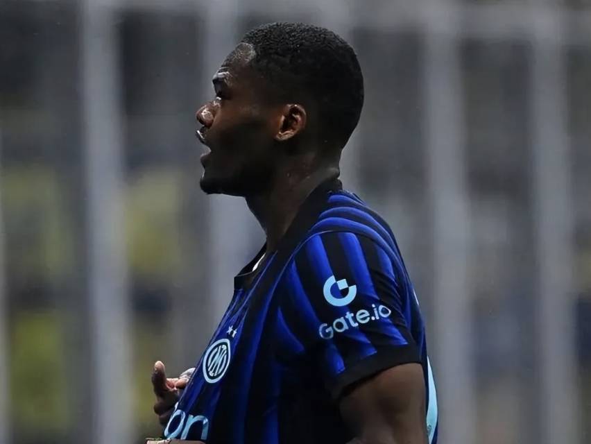 天塌了！1.5亿转费会一夜归零？那不勒斯这出夺冠即解散的悲剧让全意甲哭麻了！